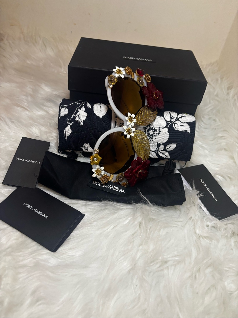 Dolce&Gabbana Limited Edition runway oversized red Floral Embellished Sunglasses - Picture 3 of 17